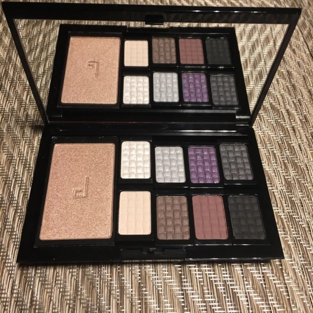 Doucce Eyeshadow Pro Palette